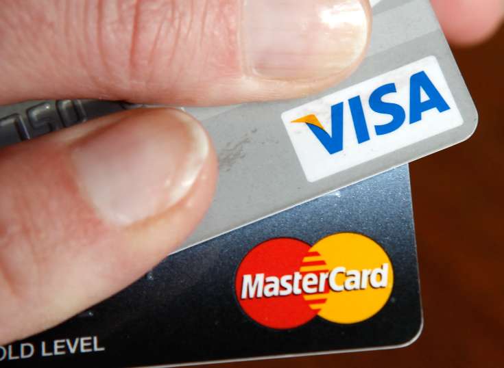 Jueza pone freno al acuerdo de Visa y Mastercard por comisiones